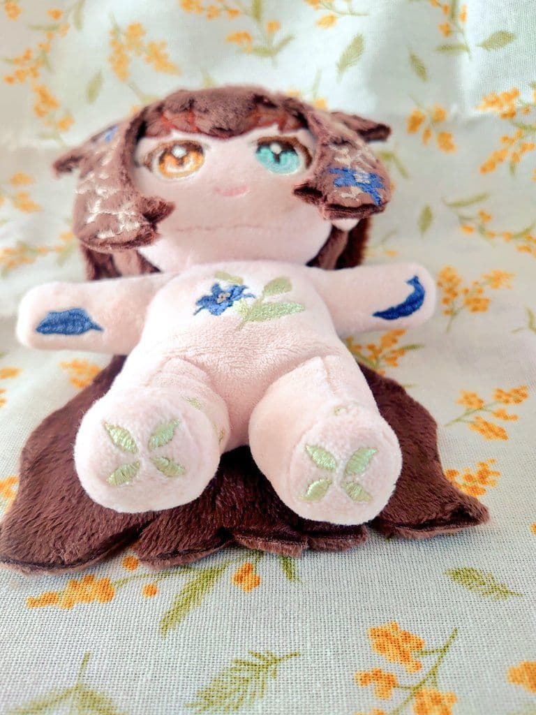 自作ぬい15cm　馬耳×青百合と蔦の刺繍