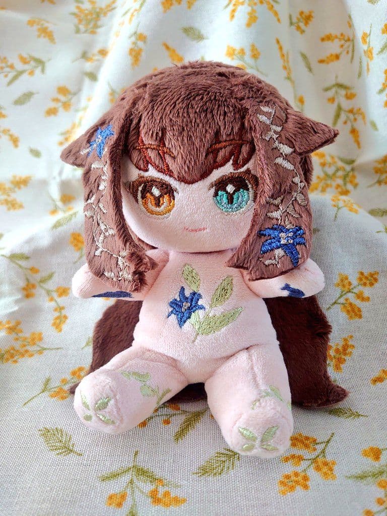 自作ぬい15cm　馬耳×青百合と蔦の刺繍