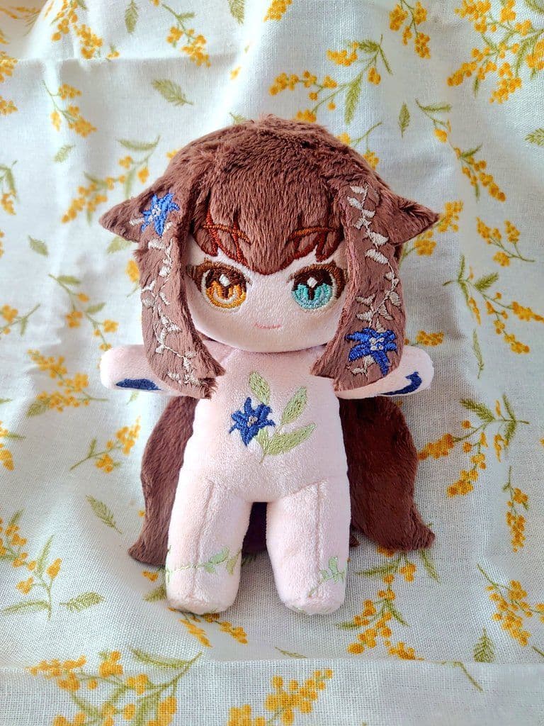 自作ぬい15cm　馬耳×青百合と蔦の刺繍