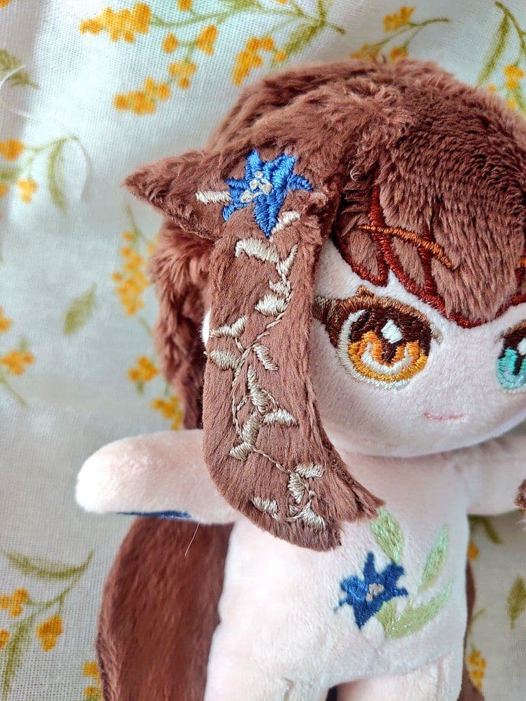 自作ぬい15cm　馬耳×青百合と蔦の刺繍