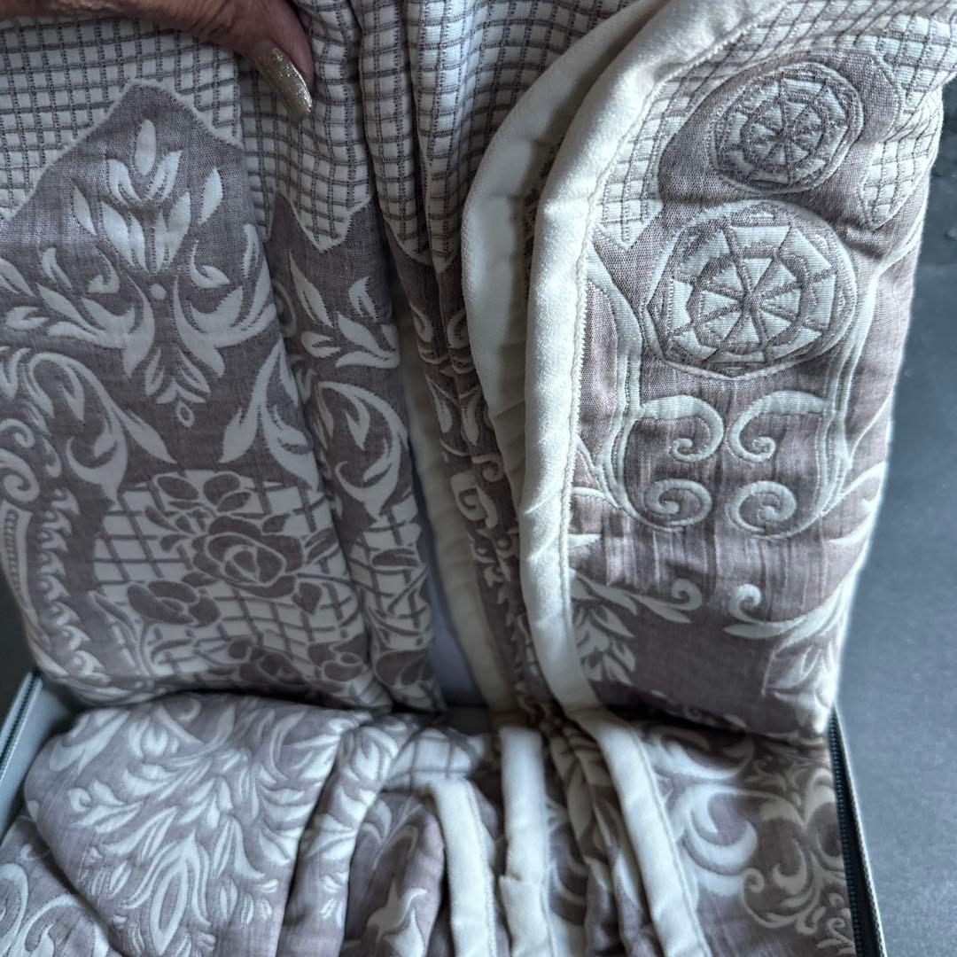 本日削除❣️スワトウデザイン　コットン100　ベッドカバー　タオルケット