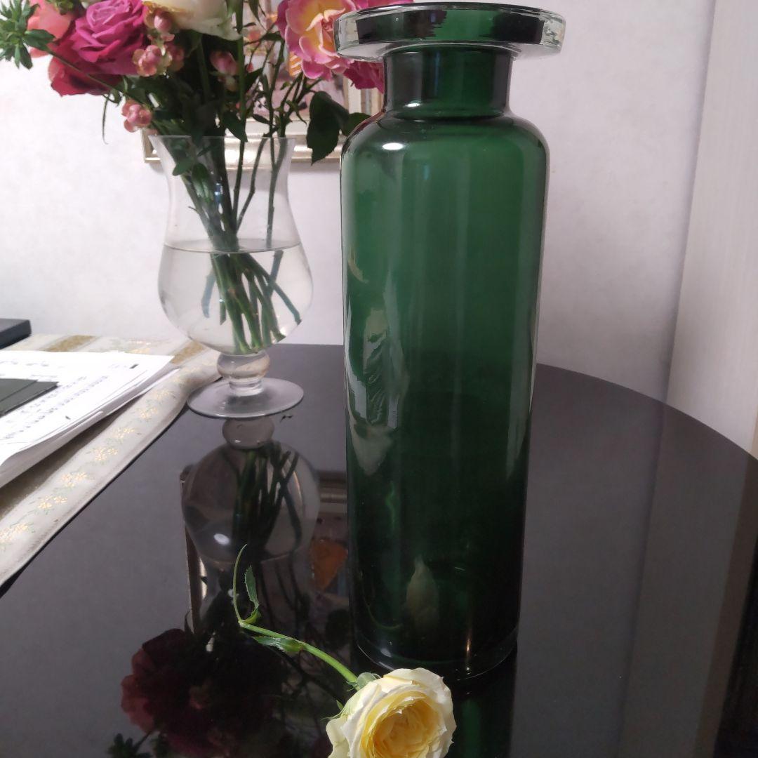 BoConcept　グリーンガラス製円筒形花瓶