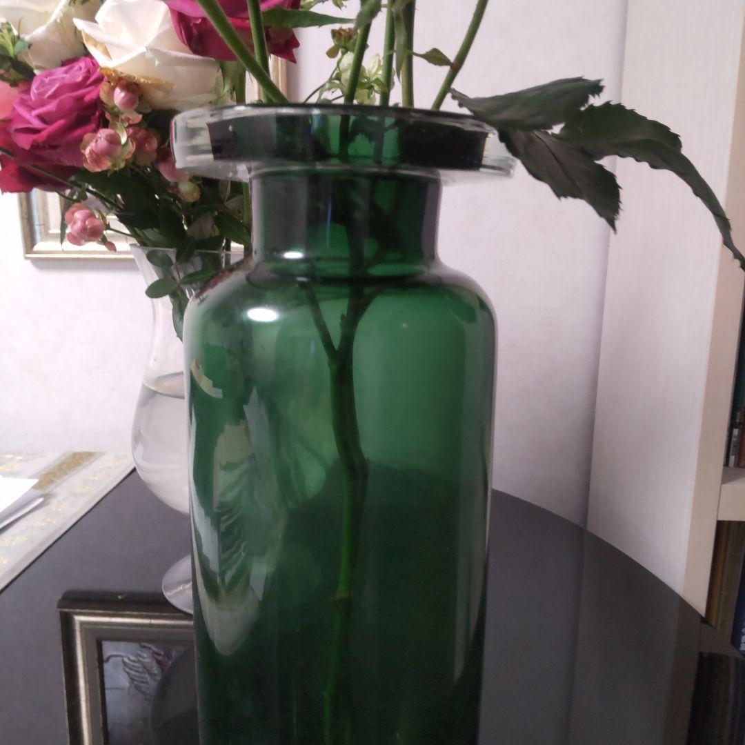 BoConcept　グリーンガラス製円筒形花瓶