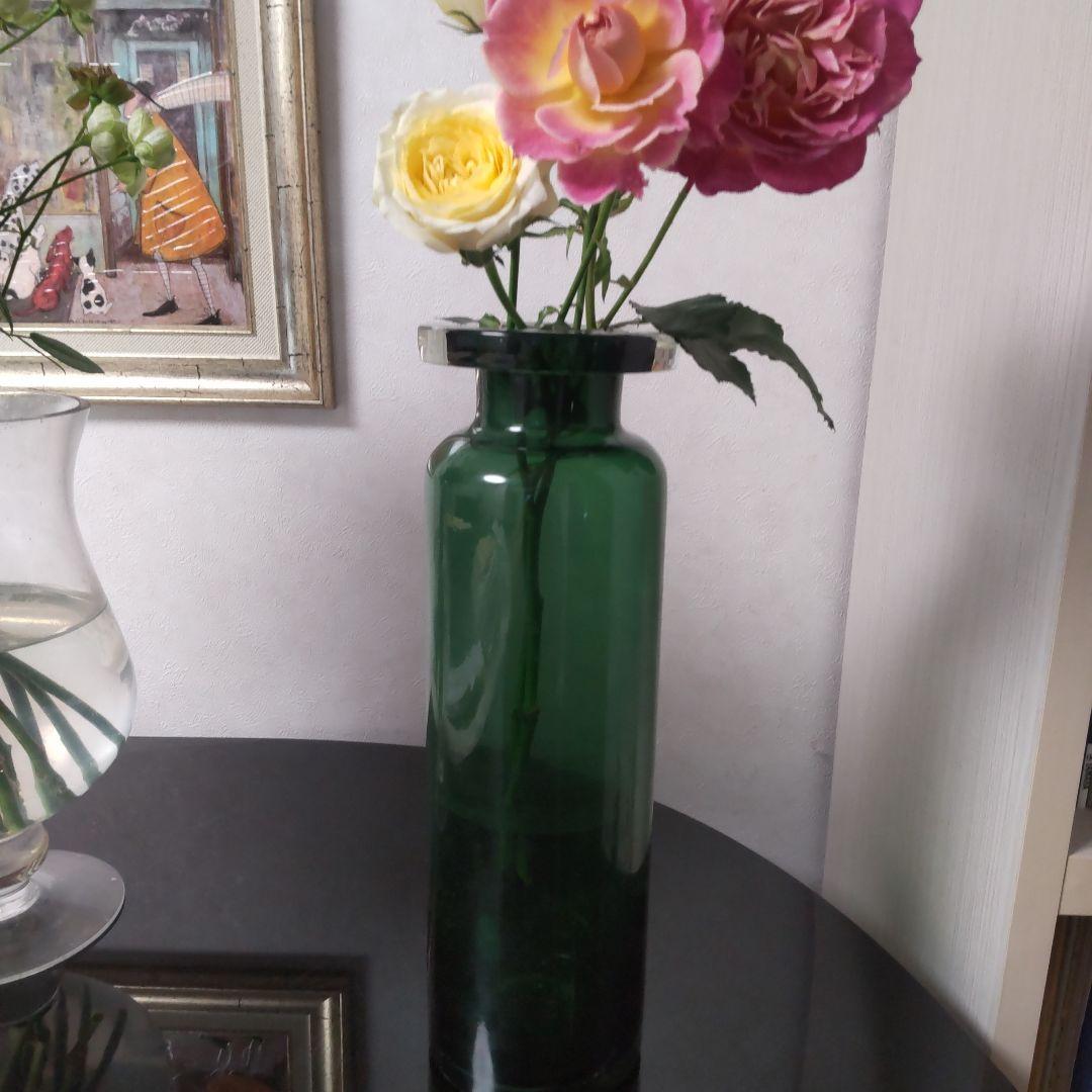 BoConcept　グリーンガラス製円筒形花瓶