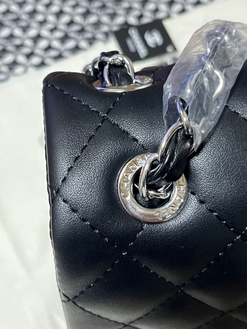 CHANEL 黒 シルバーチェーン ノベルティ