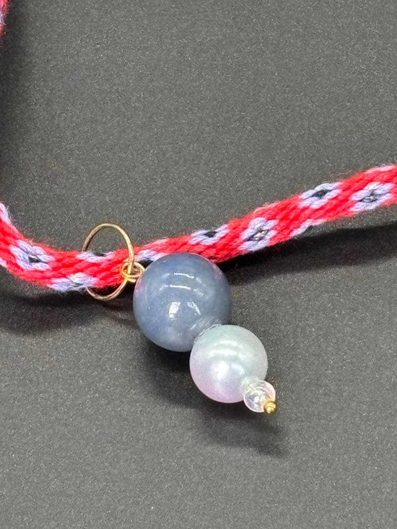 編み込まれたビーズチョーカー