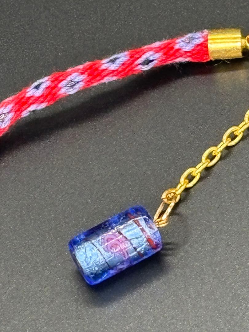 編み込まれたビーズチョーカー