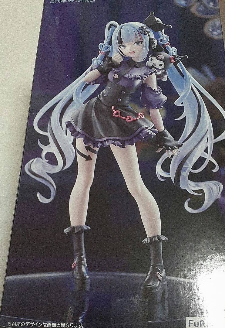 アニメキャラクターグッズまとめ売り缶バッジ＆美少女フィギュア等大量1000点以上