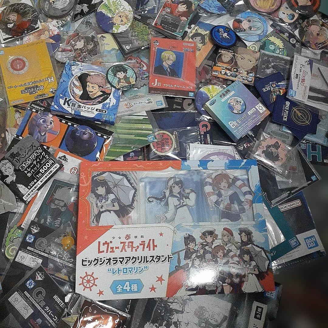 アニメキャラクターグッズまとめ売り缶バッジ＆美少女フィギュア等大量1000点以上
