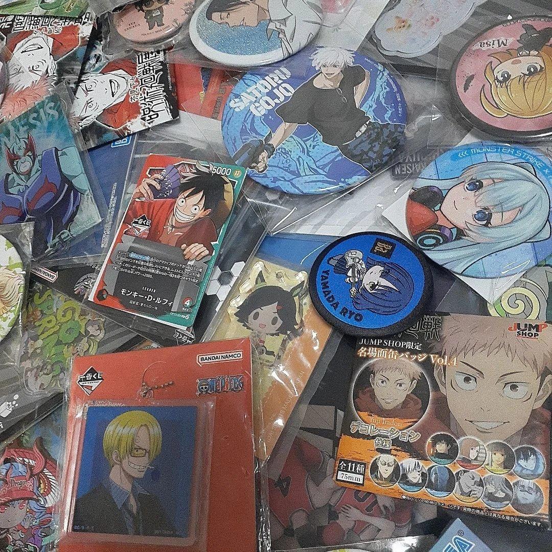 アニメキャラクターグッズまとめ売り缶バッジ＆美少女フィギュア等大量1000点以上