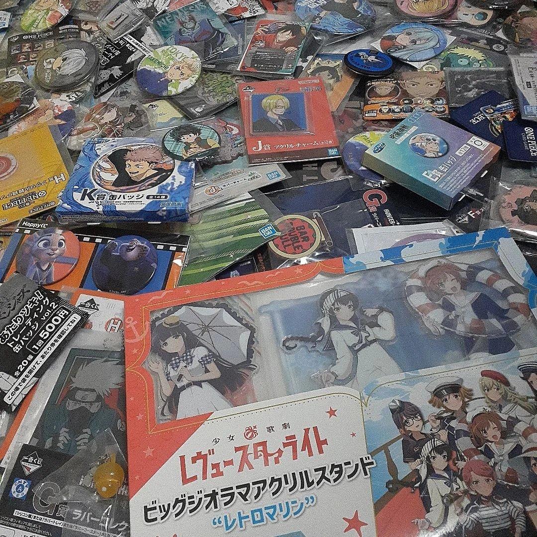 アニメキャラクターグッズまとめ売り缶バッジ＆美少女フィギュア等大量1000点以上