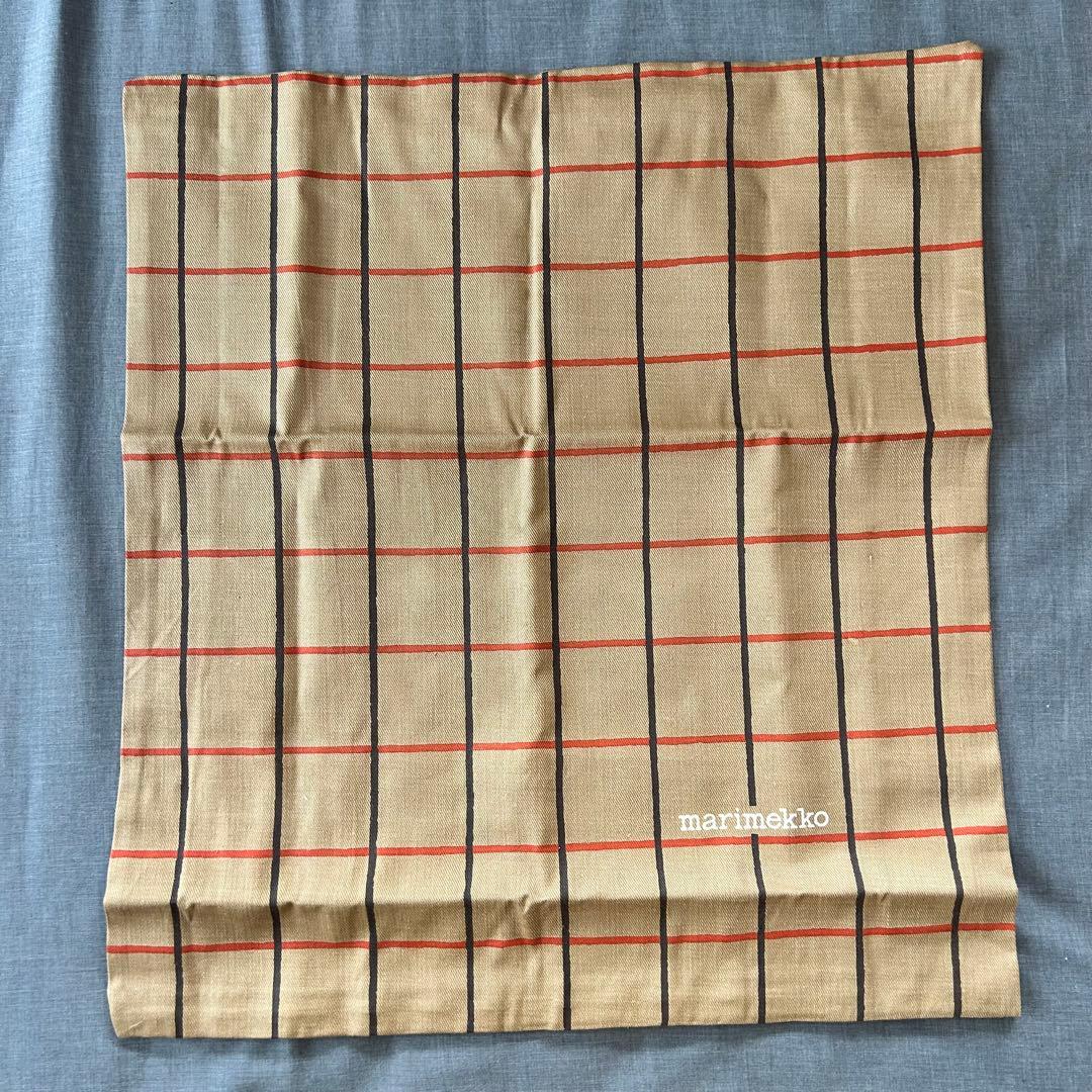 111. 【新品】marimekko チェック柄 座布団カバー 55×59