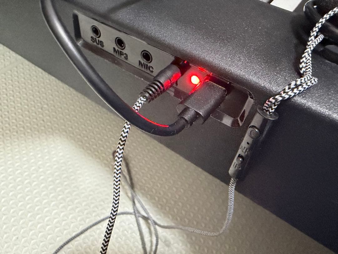 電子キーボード 折り畳み式 88鍵盤 初心者向け　電子ピアノ 譜面台他付属