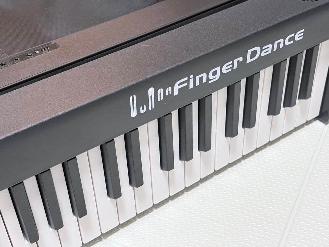 電子キーボード 折り畳み式 88鍵盤 初心者向け　電子ピアノ 譜面台他付属
