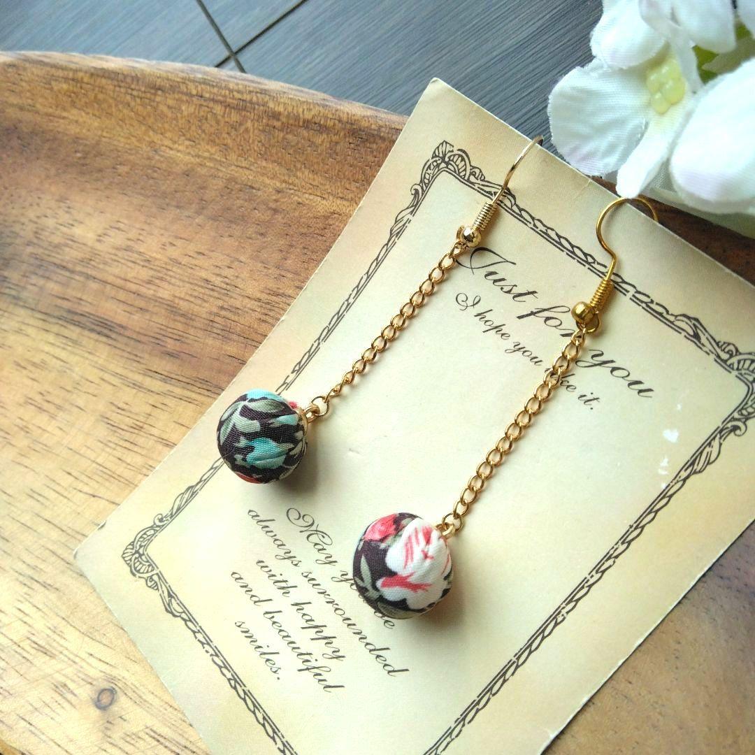 新作⭐　花柄　チェーン　ボール　ハンドメイド　ピアス　イヤリング　アクセサリー