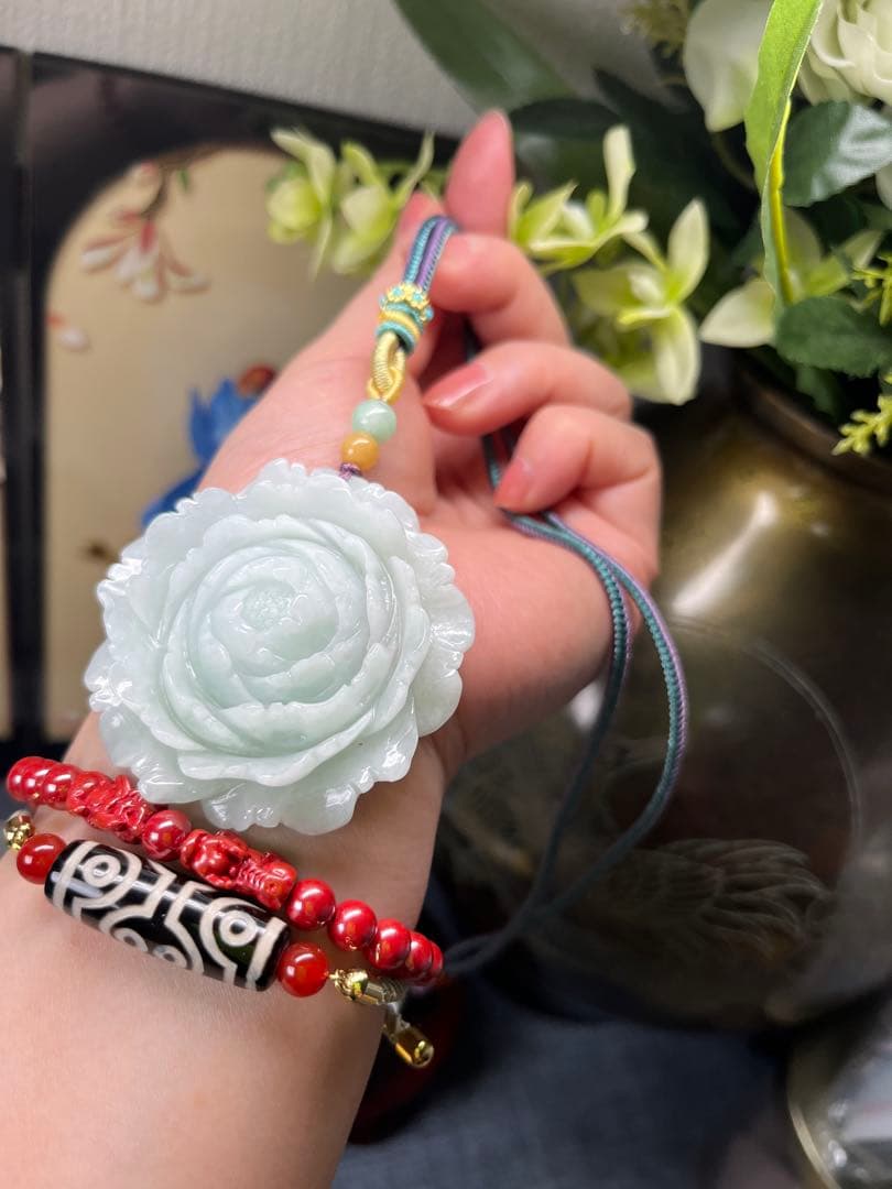 贅沢❣️ミャンマー産A貨　翡翠　精巧な薄緑色翡翠【花咲冨貴】牡丹の花　鑑定書付き