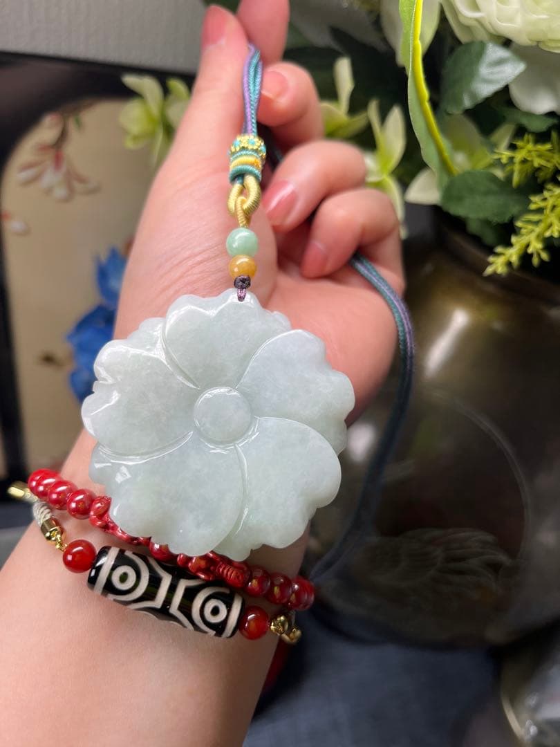 贅沢❣️ミャンマー産A貨　翡翠　精巧な薄緑色翡翠【花咲冨貴】牡丹の花　鑑定書付き