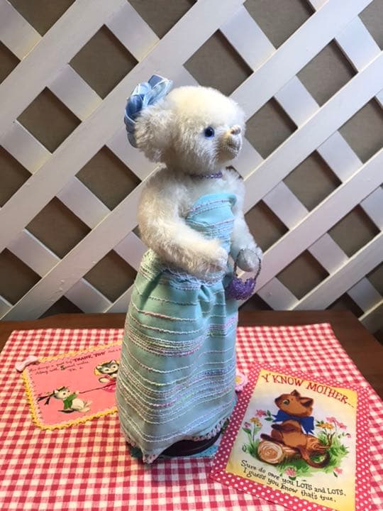 おしゃれしてお出かけホワイトベア