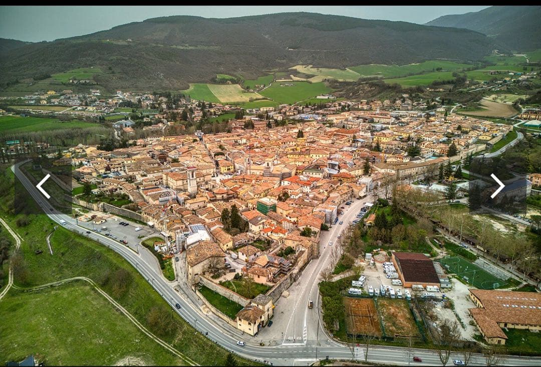 ブオンリコルド　イタリア製絵皿　2000 ノルチャ