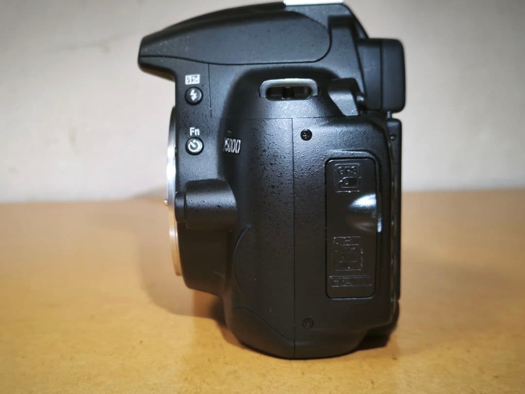 最終値下げ！　Nikon D5000 デジタル一眼レフカメラ　訳あり