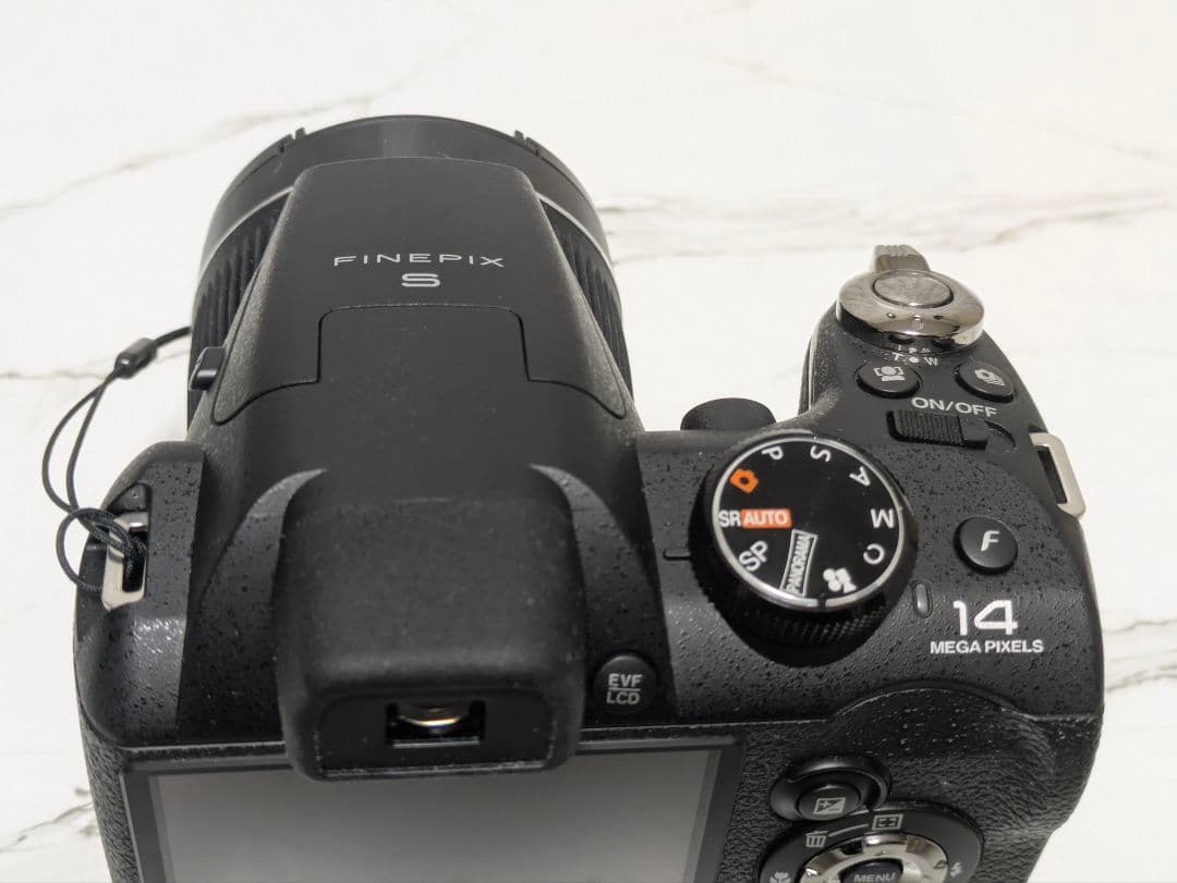 FUJIFILM　FinePix S4000　化粧箱付き　単三電池稼働