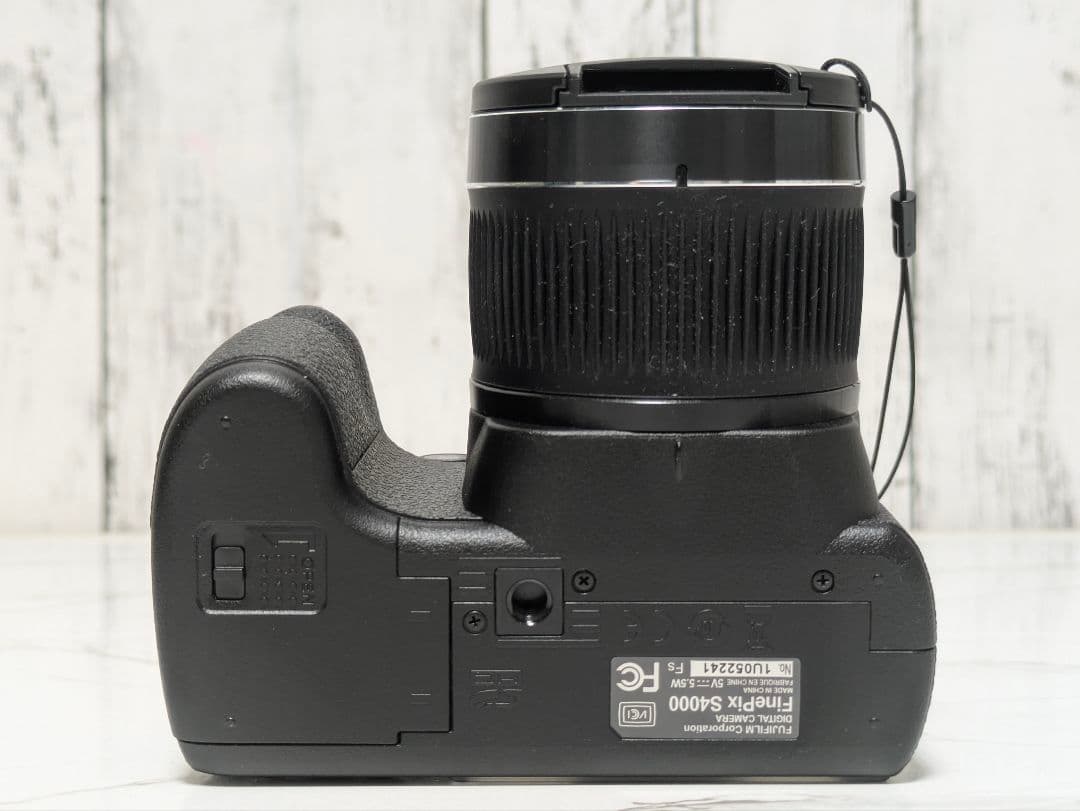 FUJIFILM　FinePix S4000　化粧箱付き　単三電池稼働
