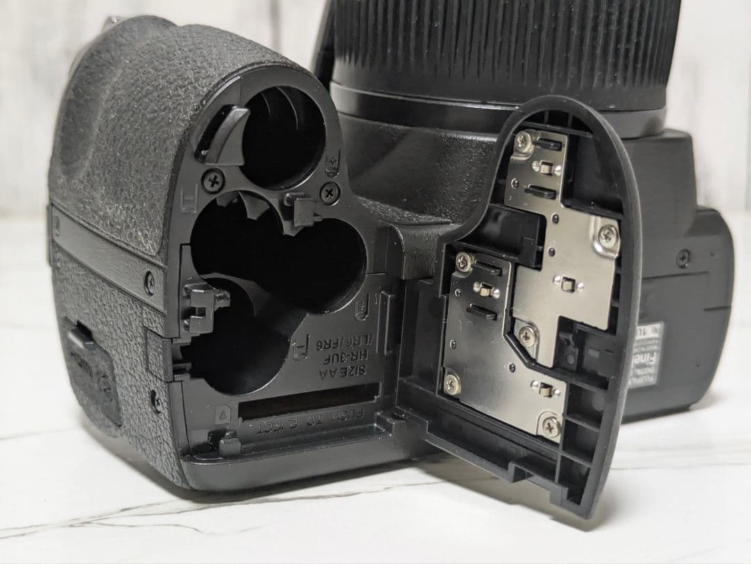 FUJIFILM　FinePix S4000　化粧箱付き　単三電池稼働