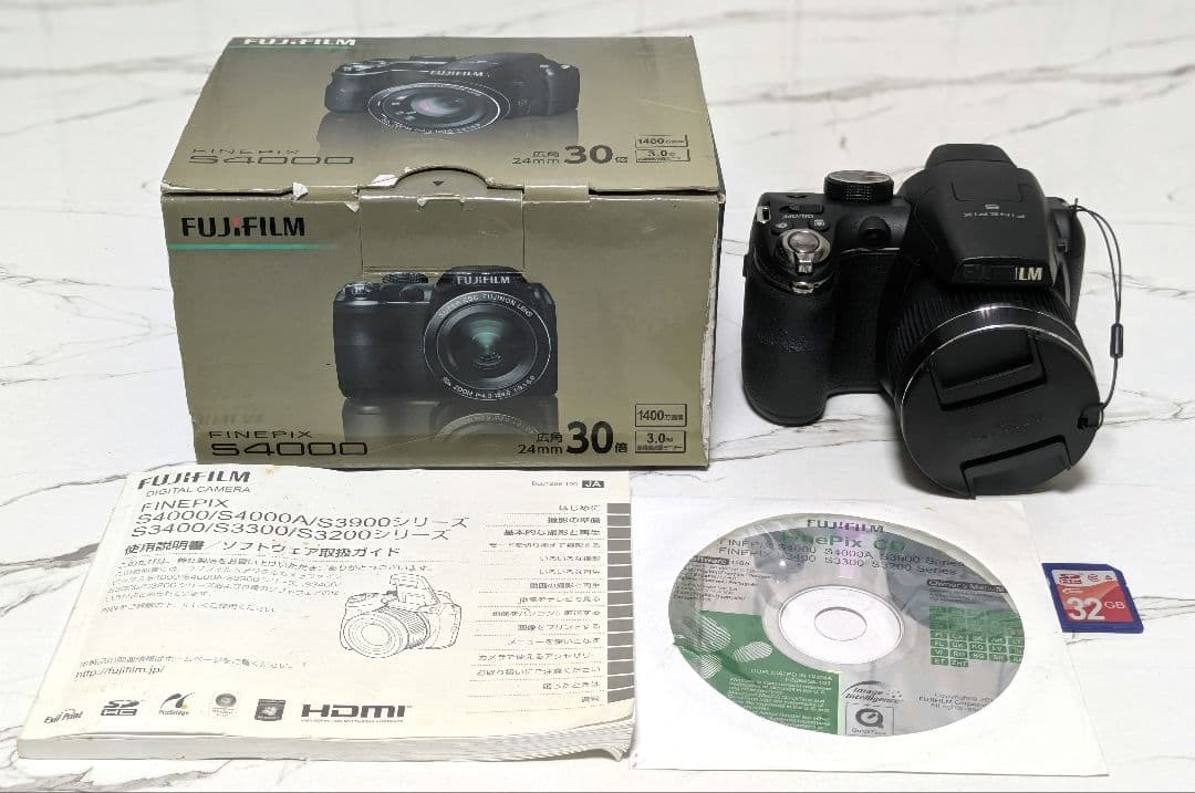 FUJIFILM　FinePix S4000　化粧箱付き　単三電池稼働