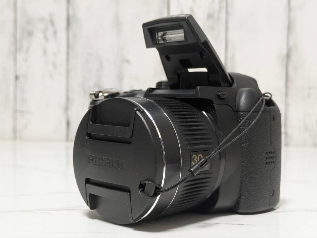 FUJIFILM　FinePix S4000　化粧箱付き　単三電池稼働