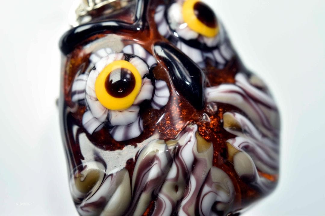 フクロウのトンボ玉 ガラスのジュエリー ペンダントトップ