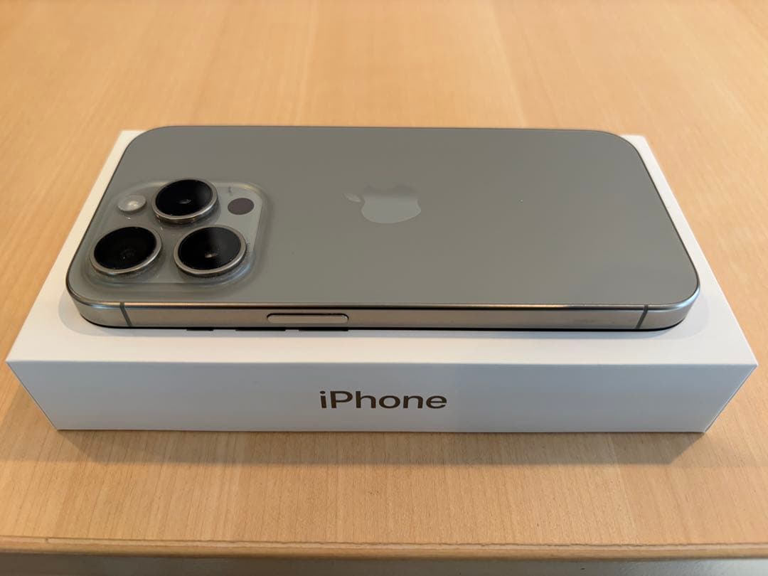 iPhone 15 Pro ナチュラルチタニウム simフリー 256GB