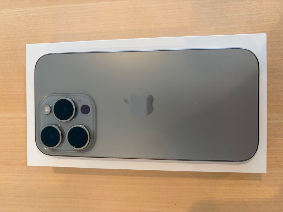 iPhone 15 Pro ナチュラルチタニウム simフリー 256GB
