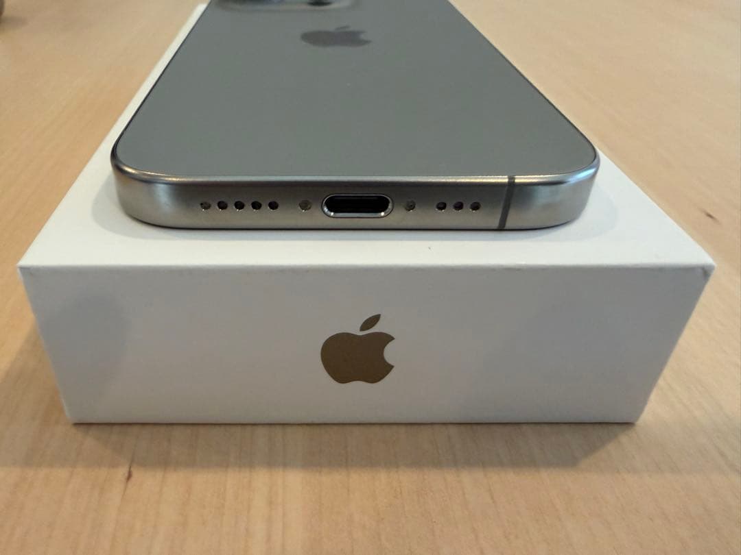 iPhone 15 Pro ナチュラルチタニウム simフリー 256GB