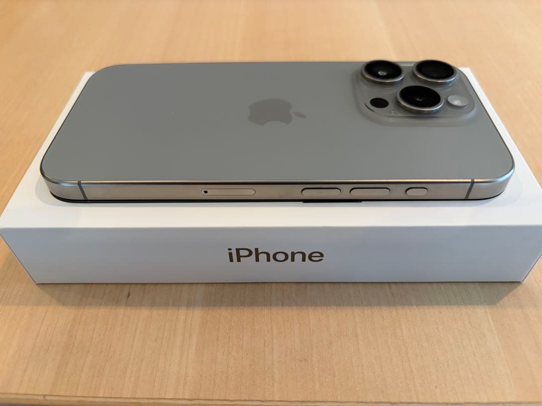 iPhone 15 Pro ナチュラルチタニウム simフリー 256GB