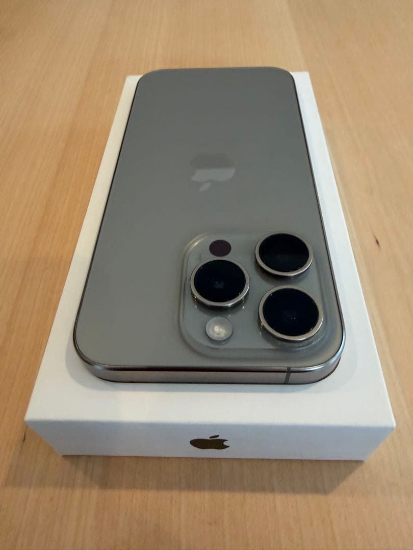 iPhone 15 Pro ナチュラルチタニウム simフリー 256GB