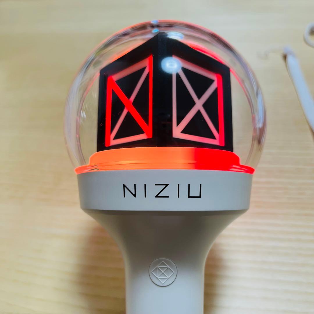 NIZIU ペンライト