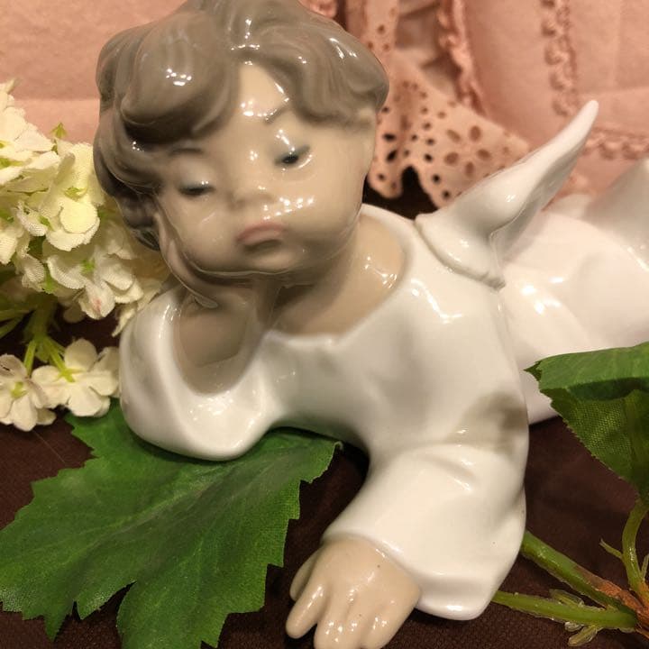 リヤドロ横たわる天使(希少　日本未発売品)