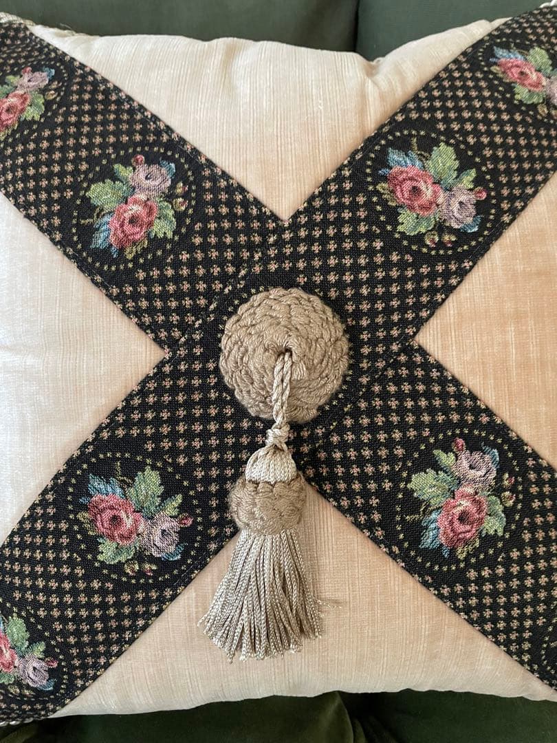 アンティーク風　クッション