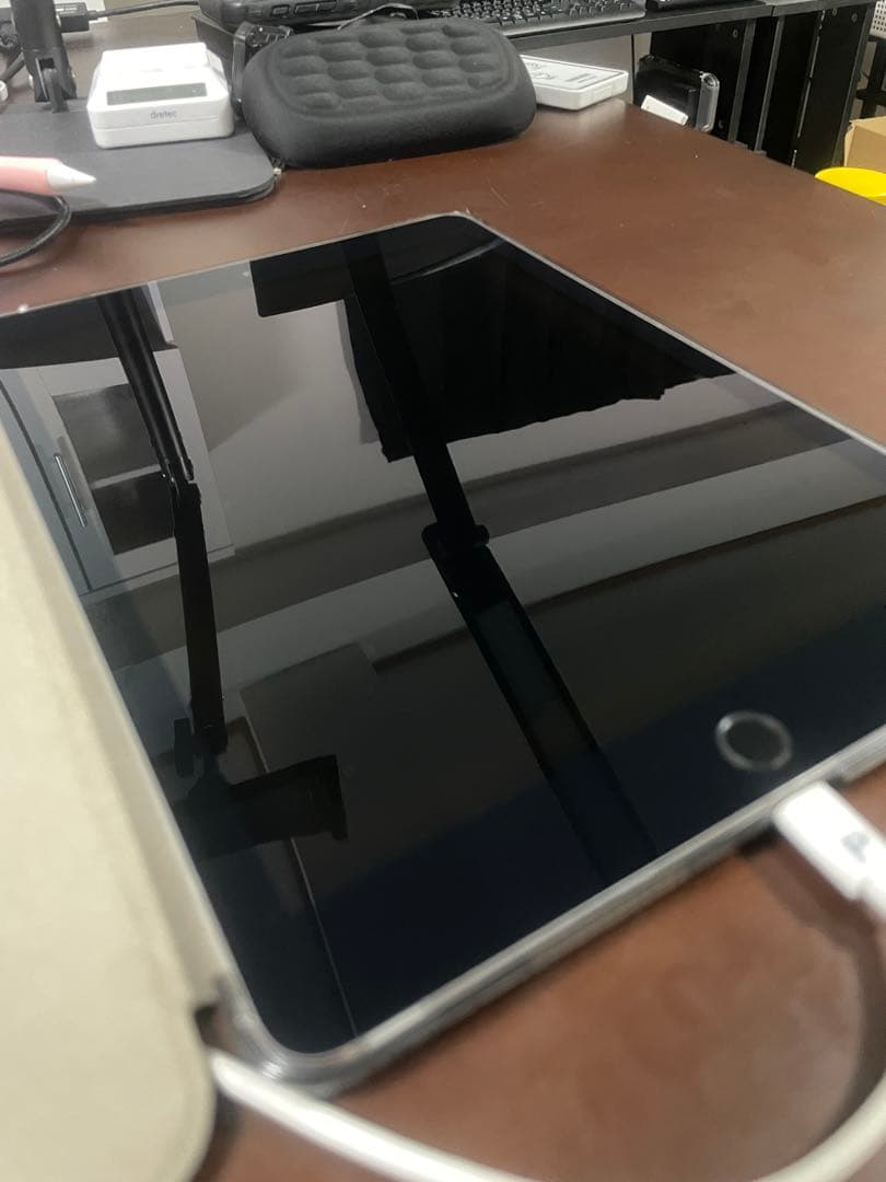 iPad pro 9.7 ブラック 本体 グレーのカバー付き　バッテリーに難あり