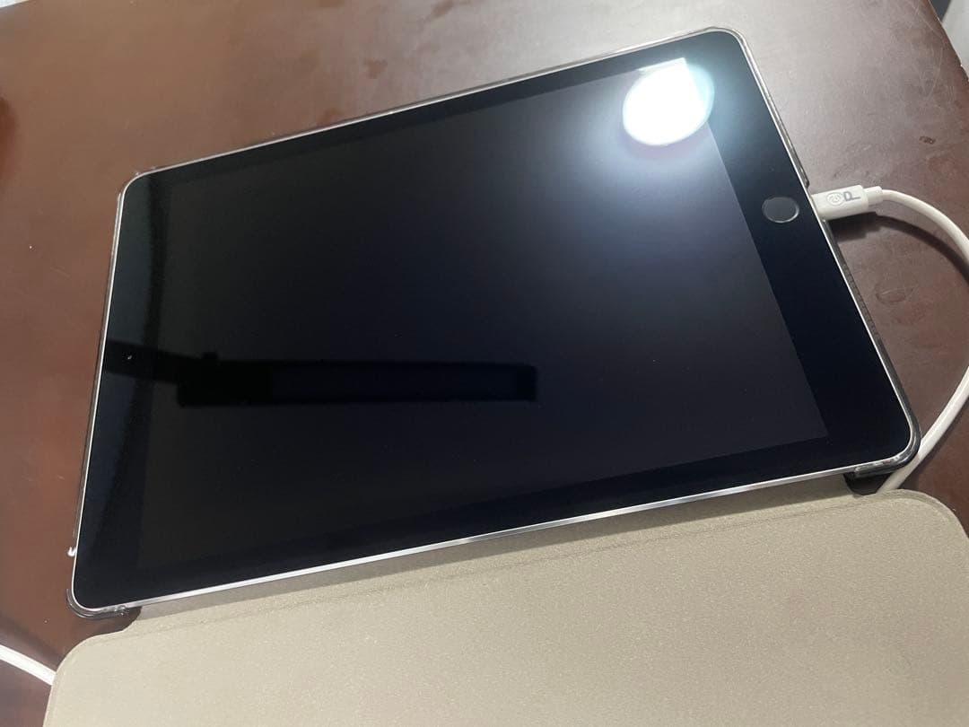 iPad pro 9.7 ブラック 本体 グレーのカバー付き　バッテリーに難あり