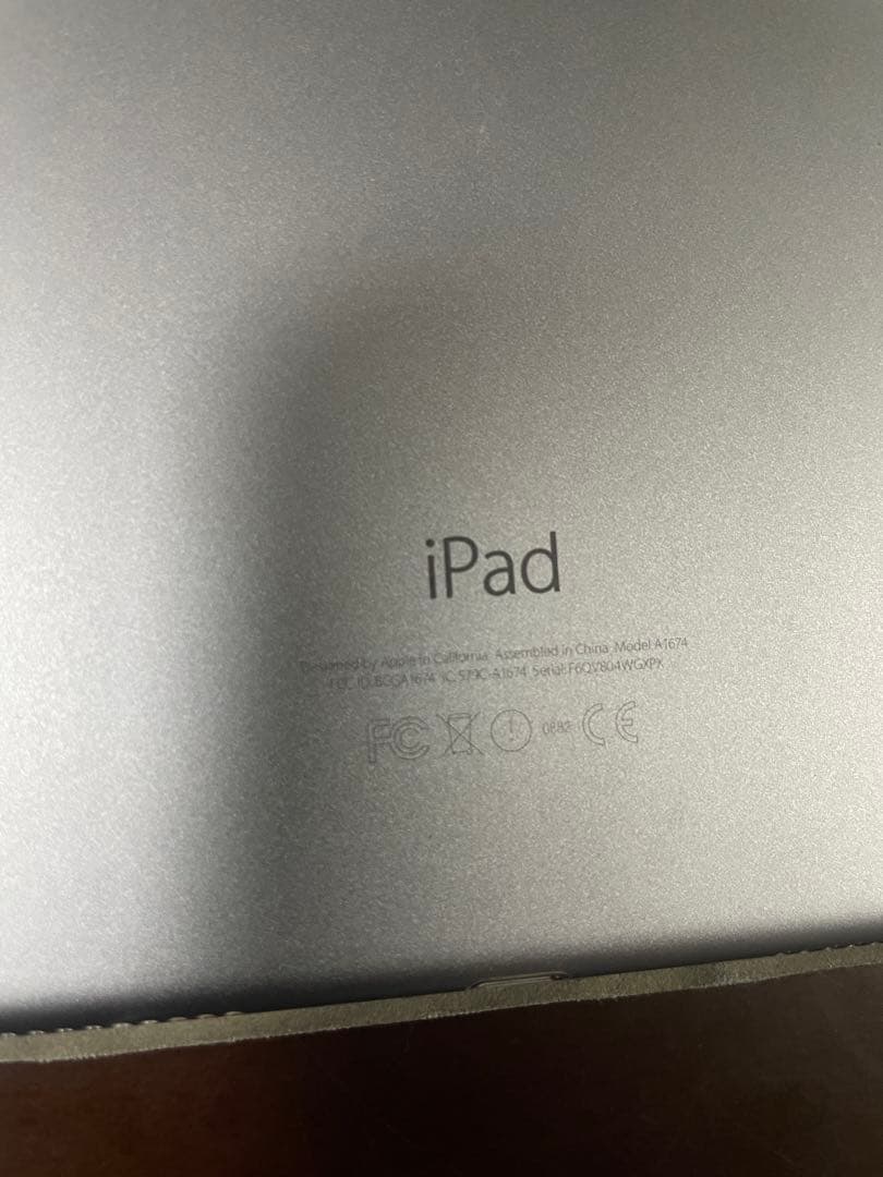 iPad pro 9.7 ブラック 本体 グレーのカバー付き　バッテリーに難あり