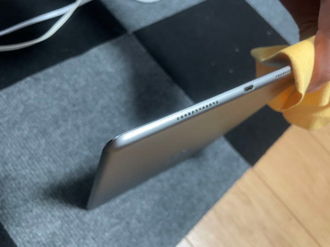 iPad pro 9.7 ブラック 本体 グレーのカバー付き　バッテリーに難あり