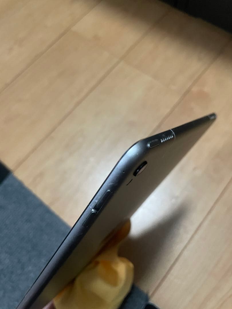 iPad pro 9.7 ブラック 本体 グレーのカバー付き　バッテリーに難あり