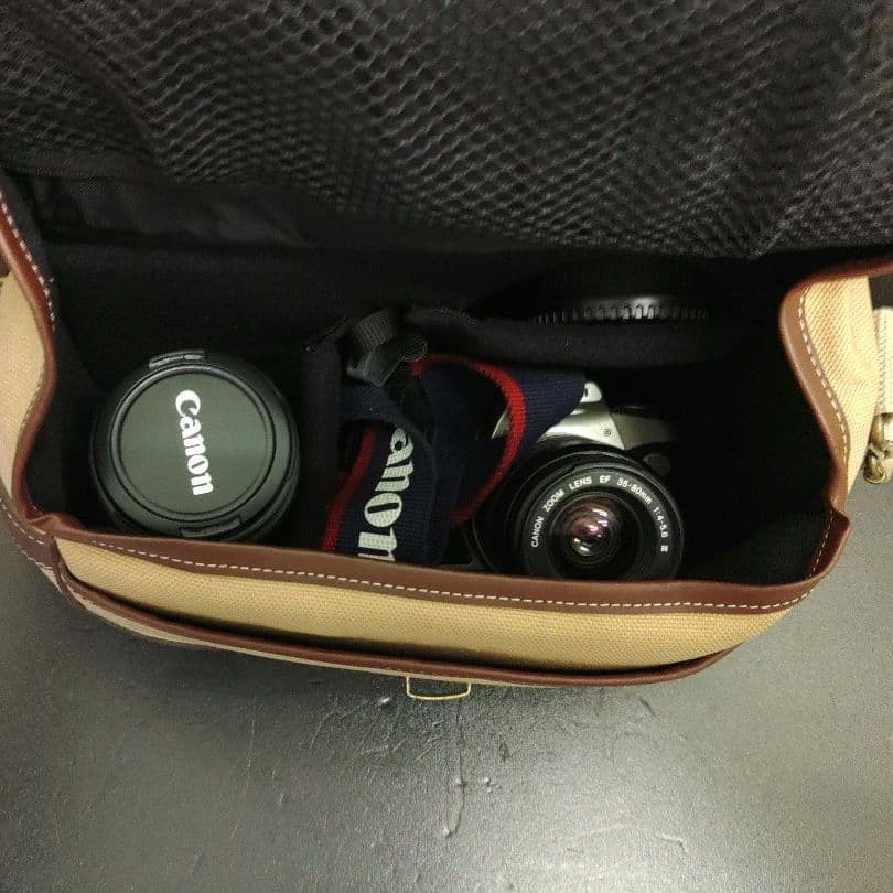 【キャノン】　Canon　フィルム 一眼レフ　EOS Kiss　(初期動作OK)