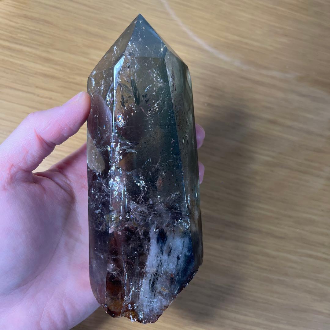 【天然石】 庭園水晶　ガーデンクォーツ ポイント 六角柱 台座付き 置物