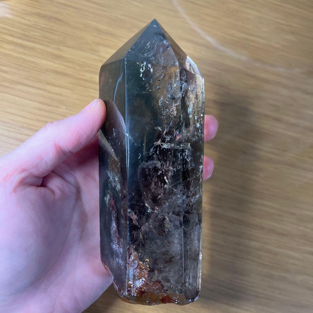 【天然石】 庭園水晶　ガーデンクォーツ ポイント 六角柱 台座付き 置物