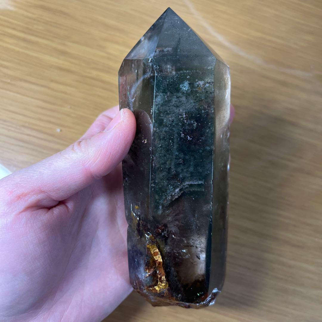 【天然石】 庭園水晶　ガーデンクォーツ ポイント 六角柱 台座付き 置物