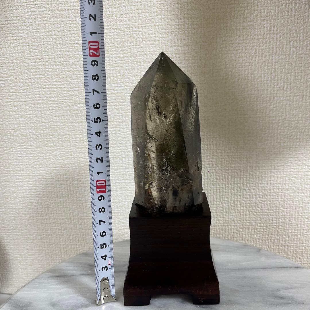 【天然石】 庭園水晶　ガーデンクォーツ ポイント 六角柱 台座付き 置物