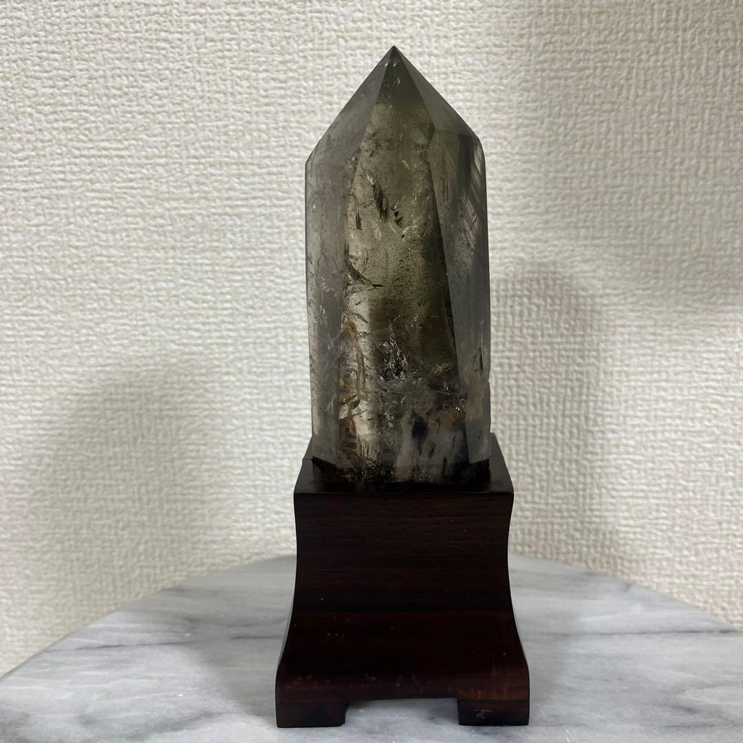 【天然石】 庭園水晶　ガーデンクォーツ ポイント 六角柱 台座付き 置物