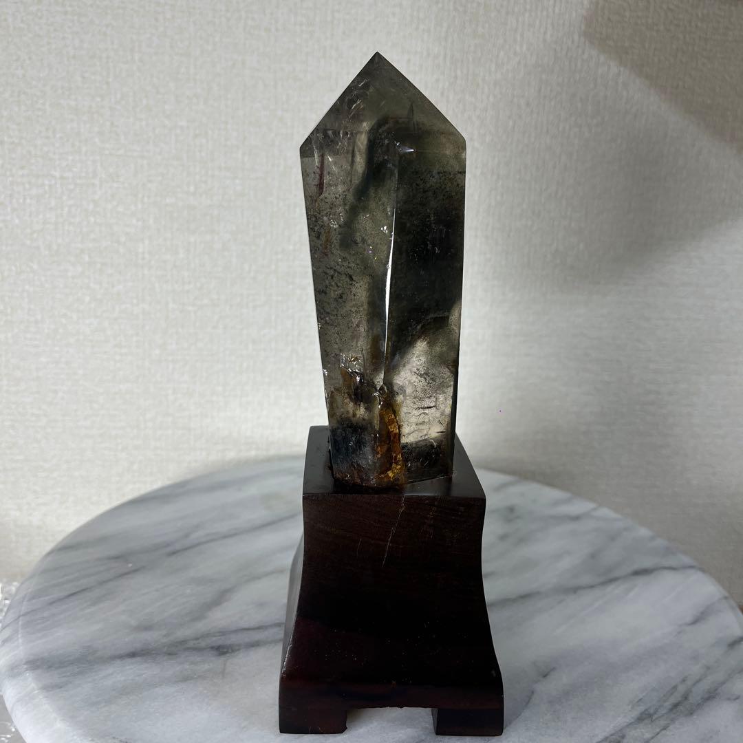 【天然石】 庭園水晶　ガーデンクォーツ ポイント 六角柱 台座付き 置物